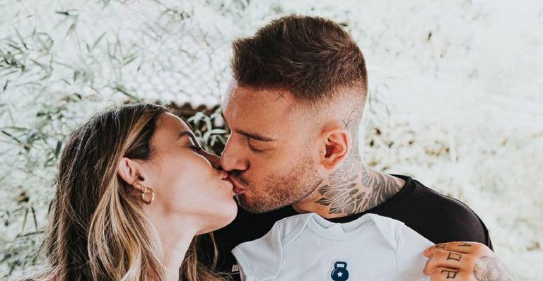 Lucas Lucco se derrete ao ver primeiros presentes do herdeiro: ”Orgulhoso”