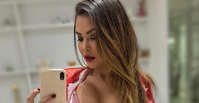 Abusada, Geisy Arruda aposta em lingerie transparente e fãs perdem a linha: “Gostosa”