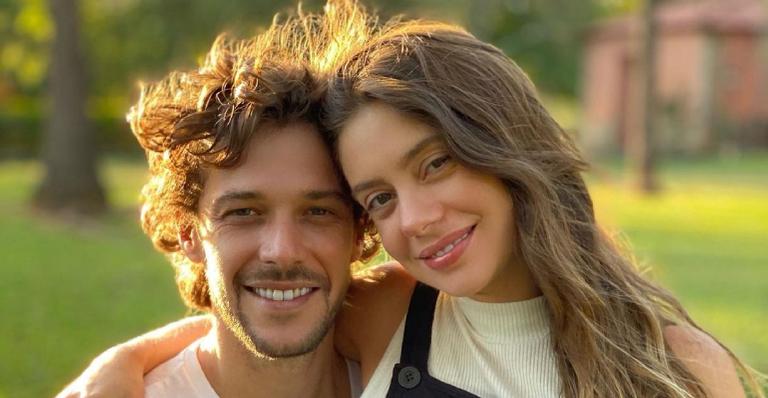 Momento de alegria: Jayme Matarazzo mostra barrigão de sexto mês da esposa, Luiza Tellechea