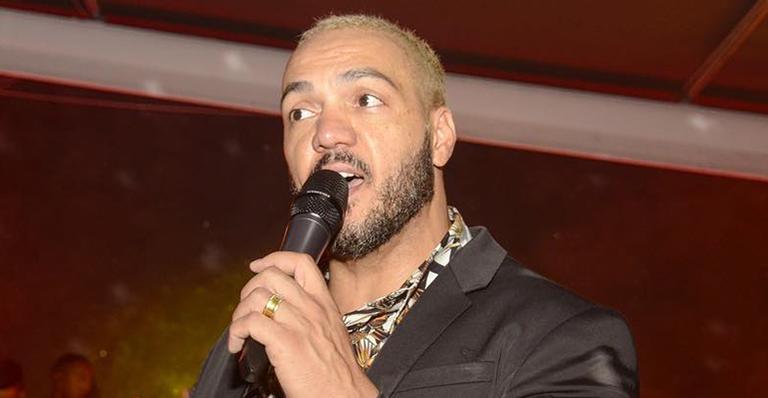 Belo é diagnosticado com COVID-19 e adia agenda de shows