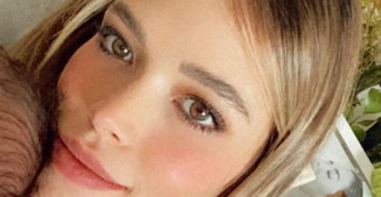 Esposa de Kaká faz desabafo sobre julgamentos ao publicar foto rara com a filha: “Desmotivada”