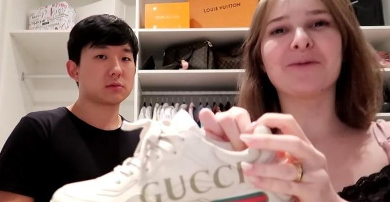 Esposa de ex-BBB Pyong Lee ostenta closet luxuoso e tênis avaliado em R$ 5 mil: “Longe de ser bonito”