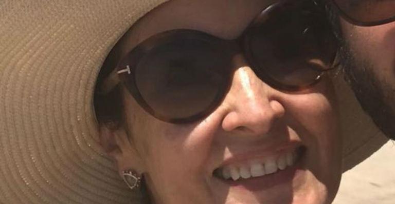 De biquíni, Fátima Bernardes curte férias com Túlio Gadêlha: “Brotou um sorriso em mim”