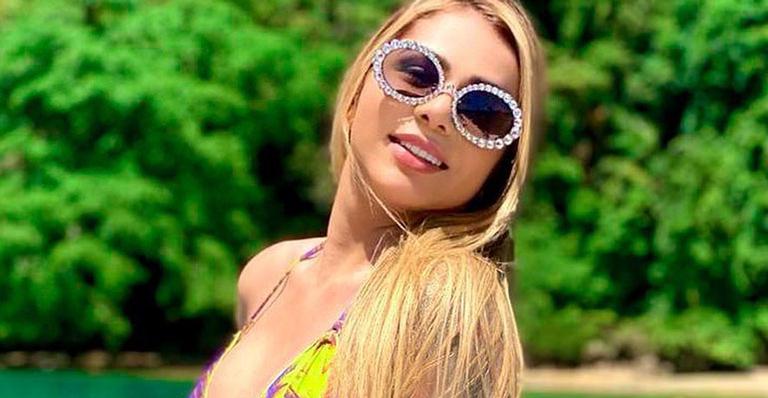 Após negar romance com Gusttavo Lima, Mallu Ohana surge de maiô cavadíssimo: “Uma beldade”
