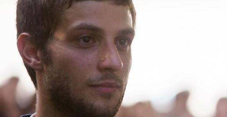 Que amor! Chay Suede relembra registro do dia mais feliz de sua vida: “Parece cena de novela”