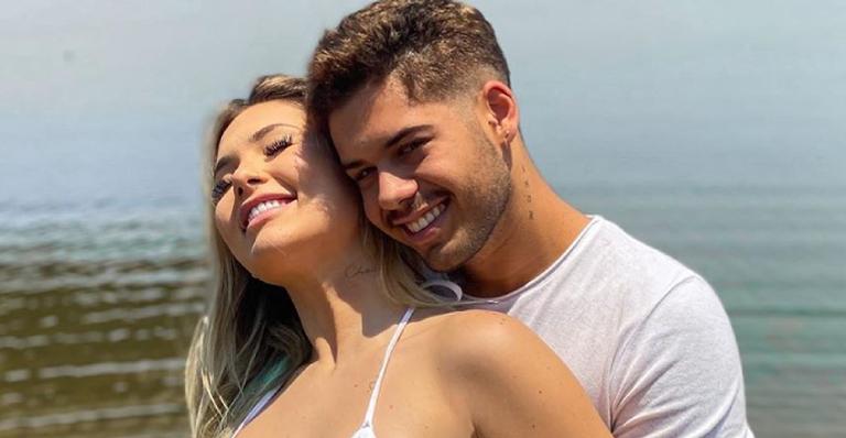 Radiante, Virginia Fonseca exibe aliança chiquérrima de noivado e faz primeiro ensaio com Zé Felipe