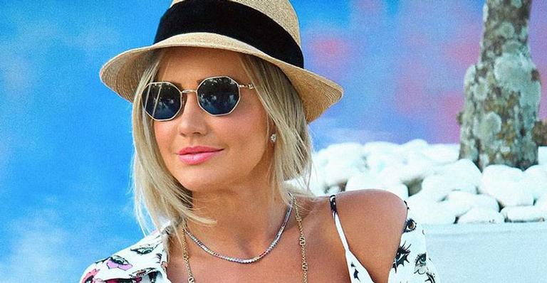 Três meses após o parto, Ana Paula Siebert posa de biquíni em piscina luxuosa: “Perfeição demais”
