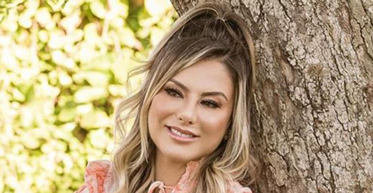 Esposa de Leonardo, Poliana Rocha deixa discrição de lado e surge com look esplendoroso: “Elegante”