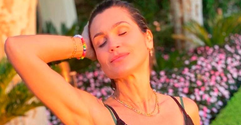 Flávia Alessandra surge com macaquinho de crochê e mostra corpão em forma: “Obra de arte”