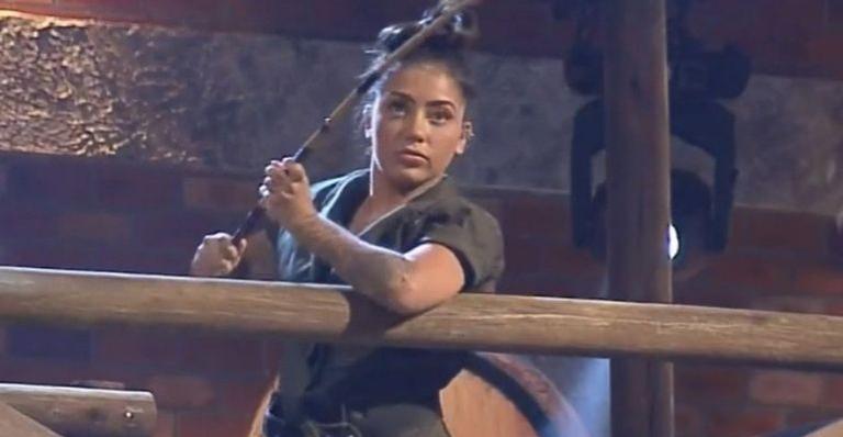 A Fazenda: MC Mirella vence prova do fogo e conquista poder da chama