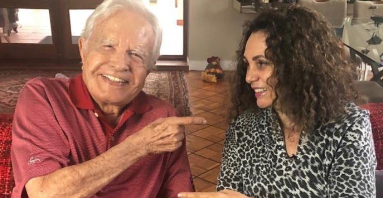 Cid Moreira comemora 20 anos de casamento e aniversário da esposa