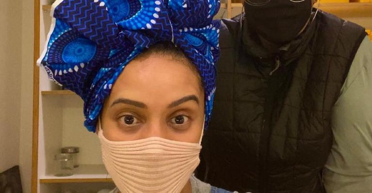 Taís Araújo aprende a montar e adere ao uso de turbantes: ”Ninguém me segura”