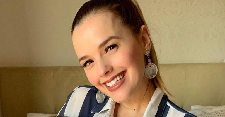 Thaeme Mariôto explode fofurômetro com cliques encantadores da filha: “Cada dia mais linda”