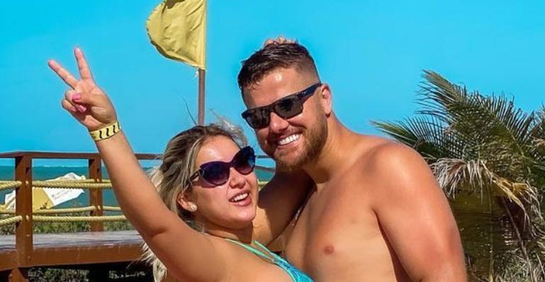 Em clima de romance, Zé Neto e Natália Toscano trocam beijão e carícias durante viagem especial