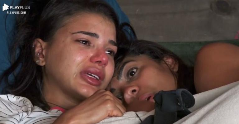 A Fazenda: Jakelyne chora e desabafa para Tays: “Eu magoei ele”