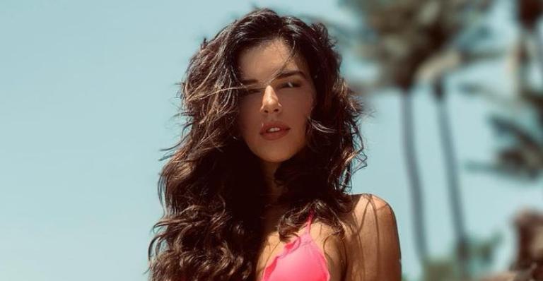De biquíni neon, Mariana Rios exibe corpão espetacular e impressiona fãs: ”Perfeita”