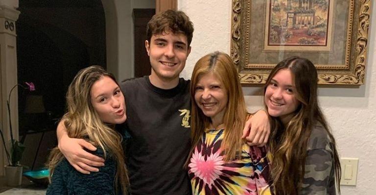 Filho de Gugu Liberado comemora aniversário ao lado da mãe após desentendimentos: “Amado e querido”