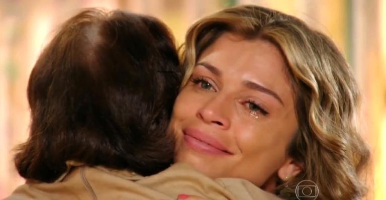 Flor do Caribe: Após perder ONG, Ester se emociona ao receber proposta de Veridiana