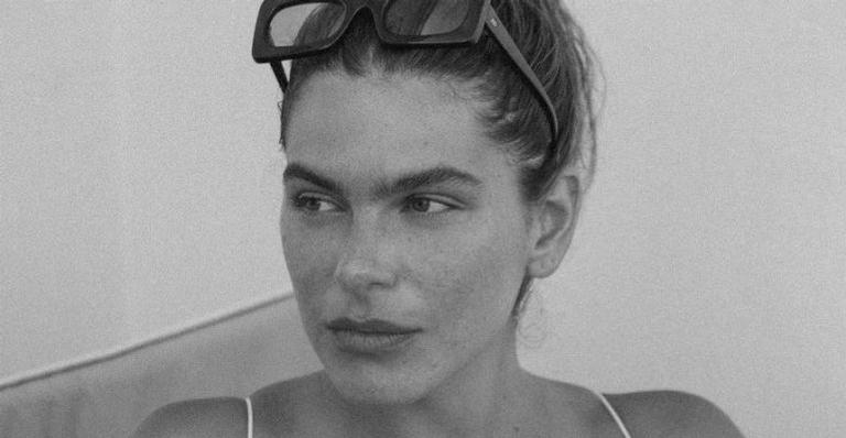 Mariana Goldfarb causa impacto ao exibir virilha em clique de biquíni: “Auge da beleza”