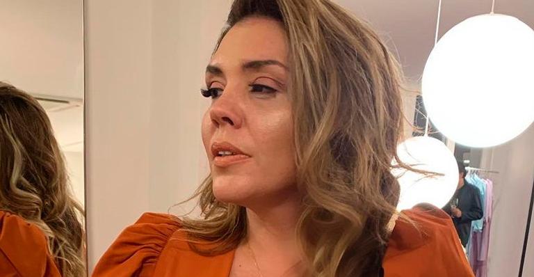 Sem sutiã, Simony arrasa com decote até o umbigo e mostra plenitude aos 44: “Cada dia mais linda”