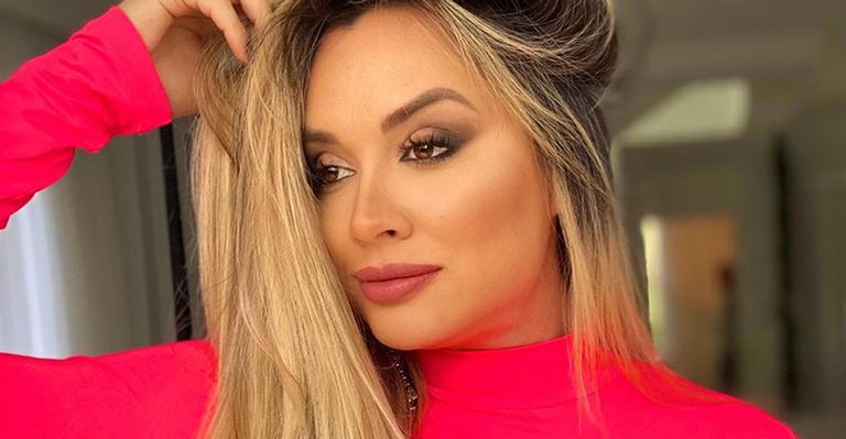 Juju Salimeni é sondada para BBB e pede afastamento de escola de samba, diz colunista