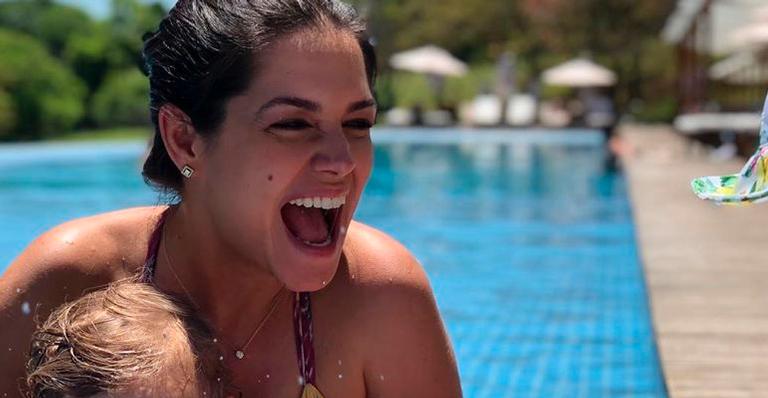 Thais Fersoza resgata foto dos filhos bebês e fala sobre nova gestação: “Apertinho no coração”