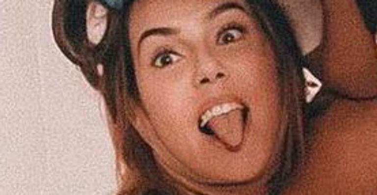 Deborah Secco divide momento fofo familiar ao lado do marido e da filha: “Nossa manhã de todo dia”