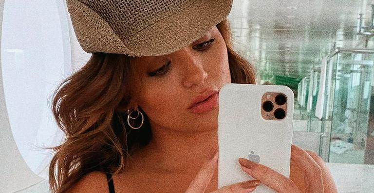 Ex-BBB Rafa Kalimann cobre só o essencial com biquíni ousadíssimo e arrasa: “Perfeita como uma rosa”