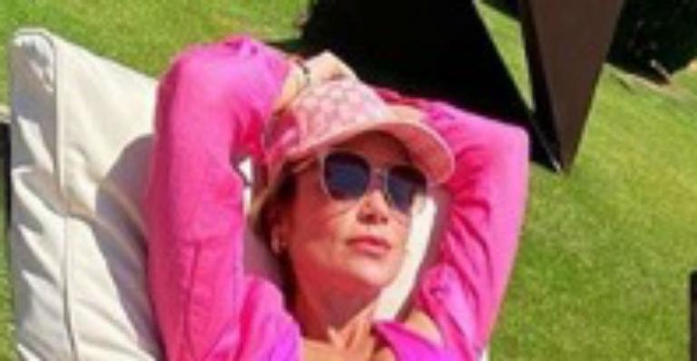 Deslumbrante, Flávia Alessandra exibe shape sequinho ao usar biquíni micro: “Que barriga”