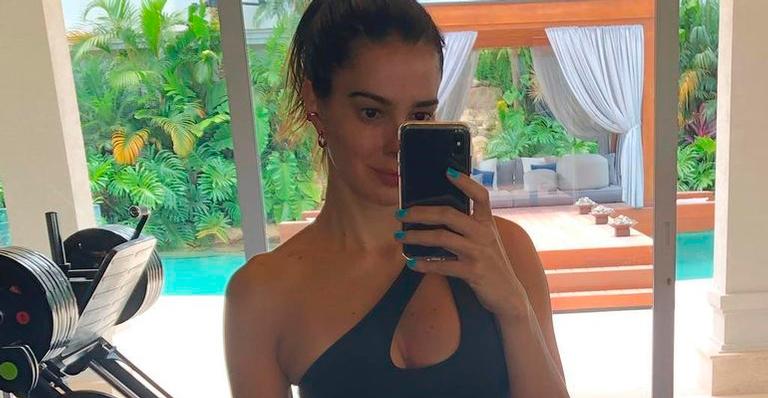 Esposa de Rodrigo Faro, Vera Viel exibe barriga sequinha e cintura fina: “Mãezona”