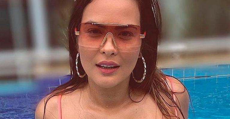 Geisy Arruda atola biquíni no bumbum e mostra tatuagem íntima em close arriscado: “Belo monumento”
