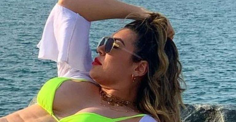 Após perder 30 quilos, Naiara Azevedo exibe abdômen trincado e deixa web babando: “Plena e linda”