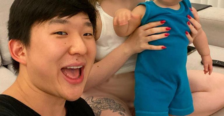 Rapazinho! Pyong Lee celebra nove meses do herdeiro com clique especial
