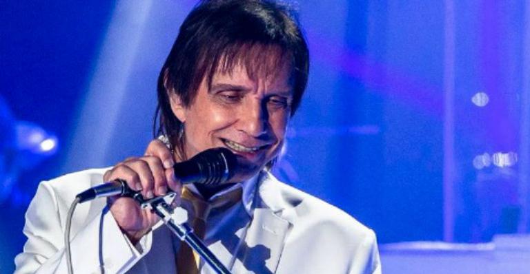 Como assim? Roberto Carlos não terá programa inédito de fim de ano; Globo exibirá reprise de 2011