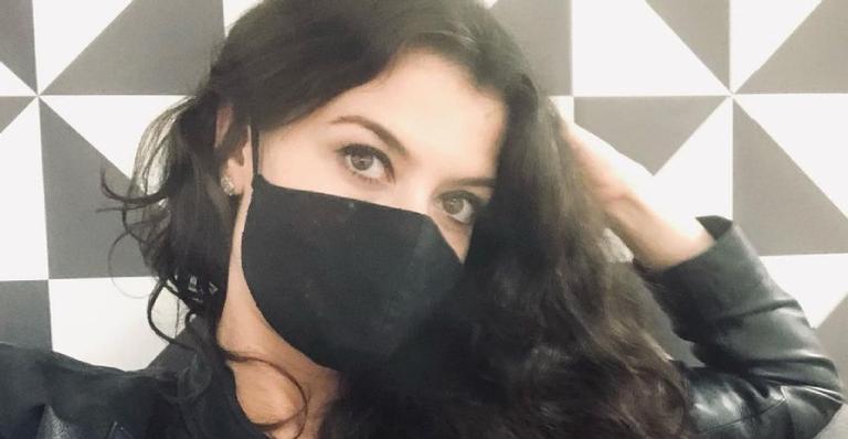 Alinne Moraes compartilha clique nos bastidores de ‘Um Lugar ao Sol’
