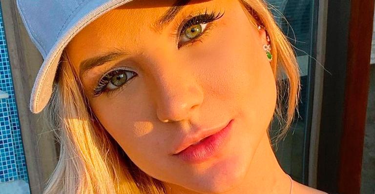 Ex-BBB Gabi Martins aposta em regatinha preta com decotão e atrai chuva de elogios: “Perfeita”
