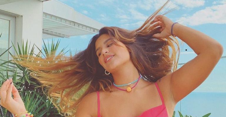 Filha de Flávia Alessandra mostra cinturinha magérrima em vestido coladinho e conquista fãs: ”Perfeita”