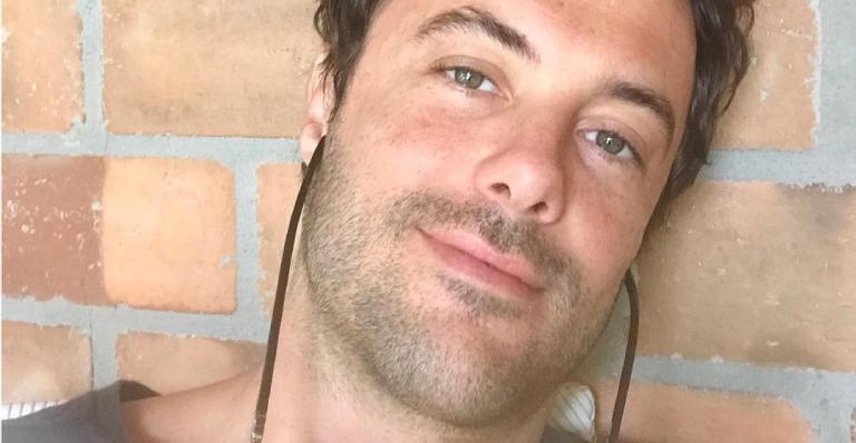Kayky Brito mostra machucado na testa após acidente inusitado: ”Acordei sonolento”