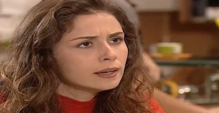 Laços de Família: Capitu se surpreende com pedido do pai de seu filho