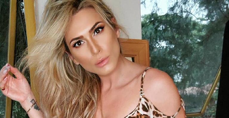 Lívia Andrade ostenta cinturinha mínima e deixa pernões malhados de fora: ”Gatíssima!”