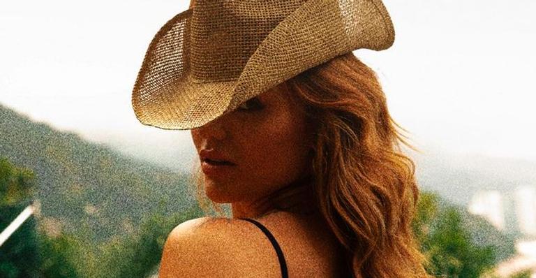 Ex-BBB Rafa Kalimann empina bumbum com biquíni de crochê e abala estruturas: “Visão do paraíso”