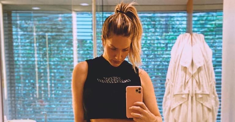 Giovanna Ewbank choca ao mostrar barriga trincada 4 meses após nascimento de Zyan