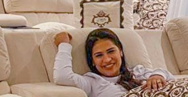 Como assim? Em nova mansão, Simone apresenta sala de cinema chiquérrima e deixa web boquiaberta