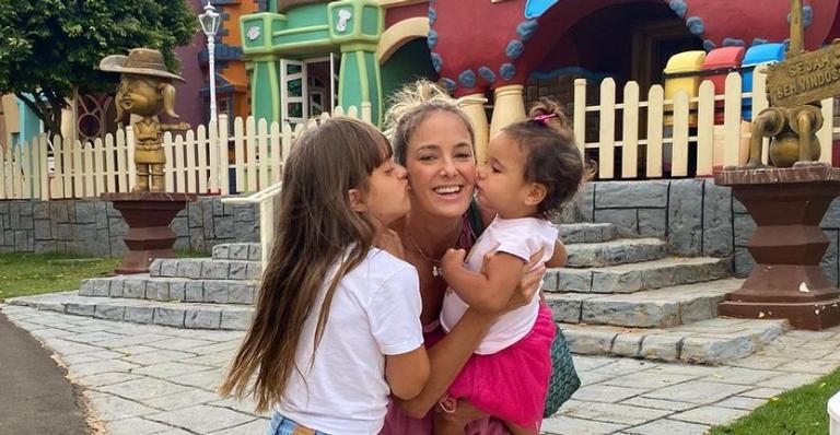 Ticiane Pinheiro curte companhia das herdeiras em resort luxuoso: ”Tanto amor”