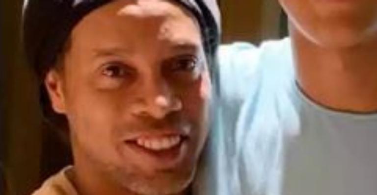 A cara do pai, filho de Ronaldinho assume romance com jovem nas redes sociais: ”Dona dos meus sonhos”