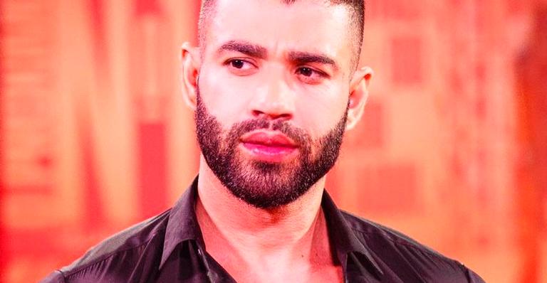 Gusttavo Lima deixa fãs com a pulga atrás da orelha nas redes sociais: “Espetinho com o mozão”