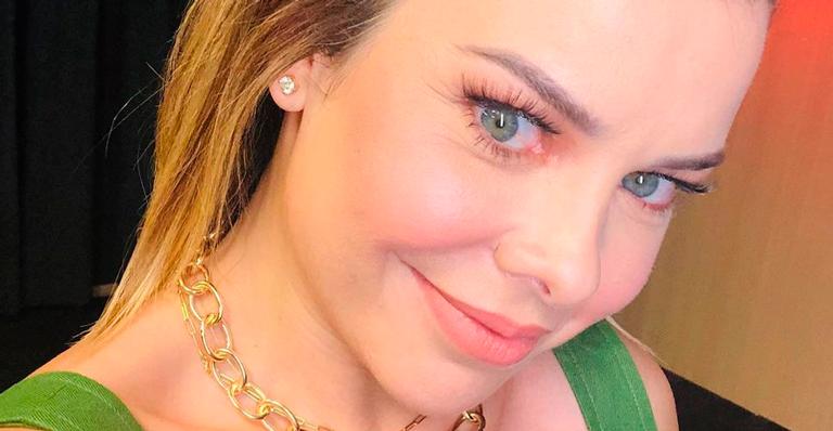 Aos 36 anos, Fernanda Souza posa bem menininha e seguidores comentam: “Dormindo no formol”