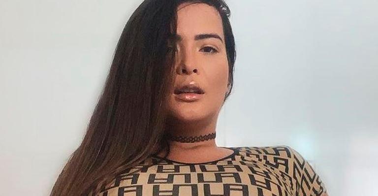 De top e calcinha, Geisy Arruda exibe corpo espetacular e marca de biquíni: “Deusa dos sonhos”