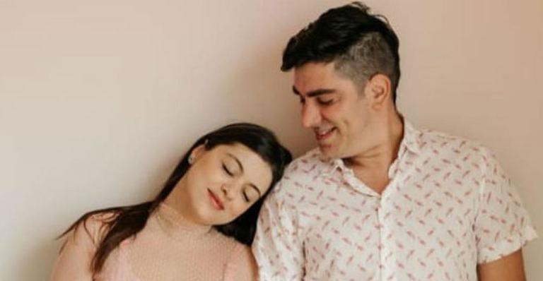 Marcelo Adnet junto de Patrícia Cardoso revelam nome da filha na reta final da gravidez: “A estreia mais importante”