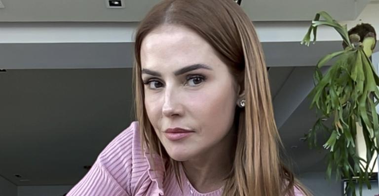 Maria Flor, filha de Deborah Secco, vai estrear como atriz em Salve-se Quem Puder